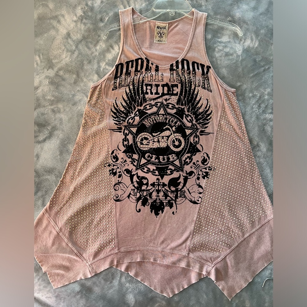 Be Vocal Brand, women’s sleeveless top loaded with bling! Size M (Pale pink)